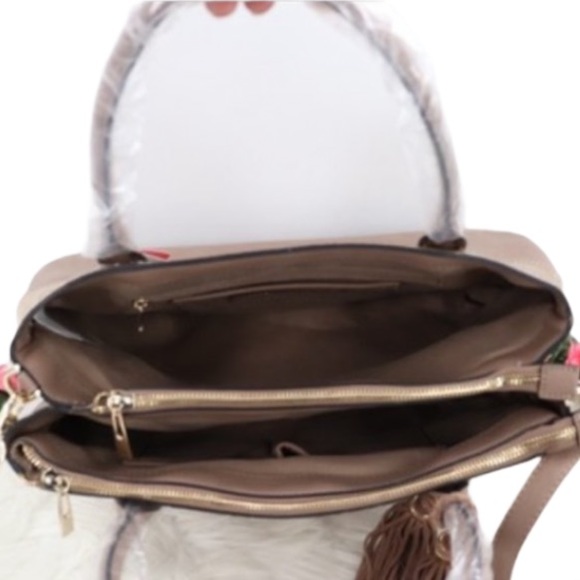 ✨Brand New✨ Kelly and Katie Shoulder Bag - Picture 5 of 7